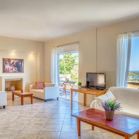 Epidavros Land Antigoni Βίλα